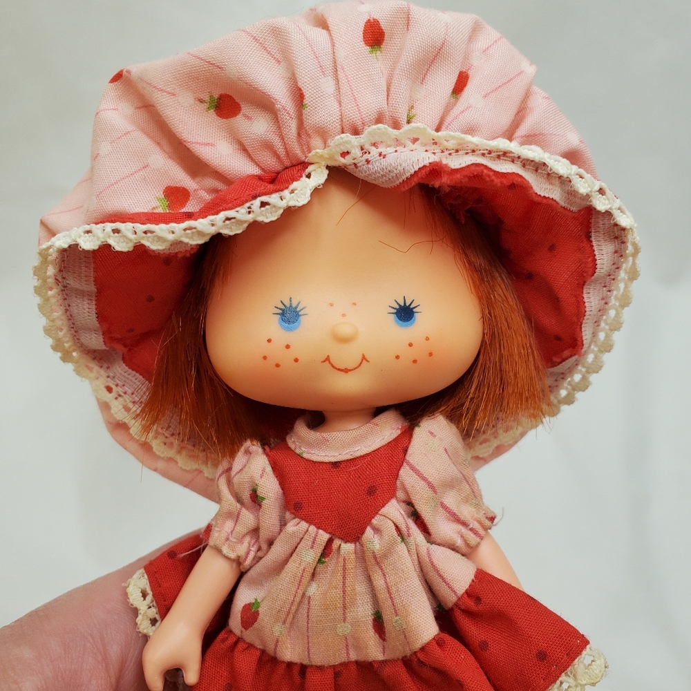 Kenner 1980's Rare find- Strawberry Shortcake Party Pleaser with Custard Pet